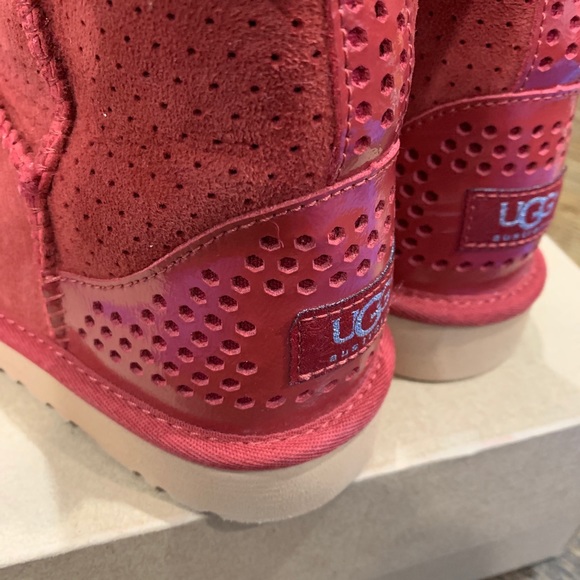 Brand new Uggs Classic Short Honeycomb Youth 3 red - Picture 4 of 12
